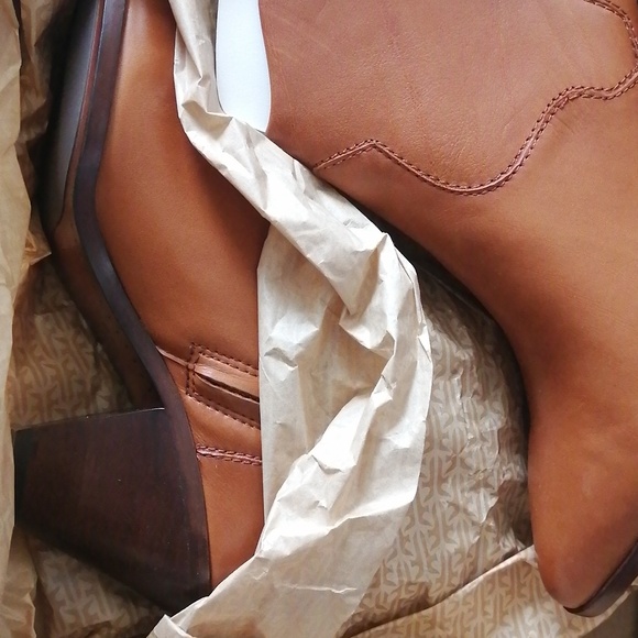 Short Sale New Frye heel boots Sz 7.5 - Picture 10 of 10